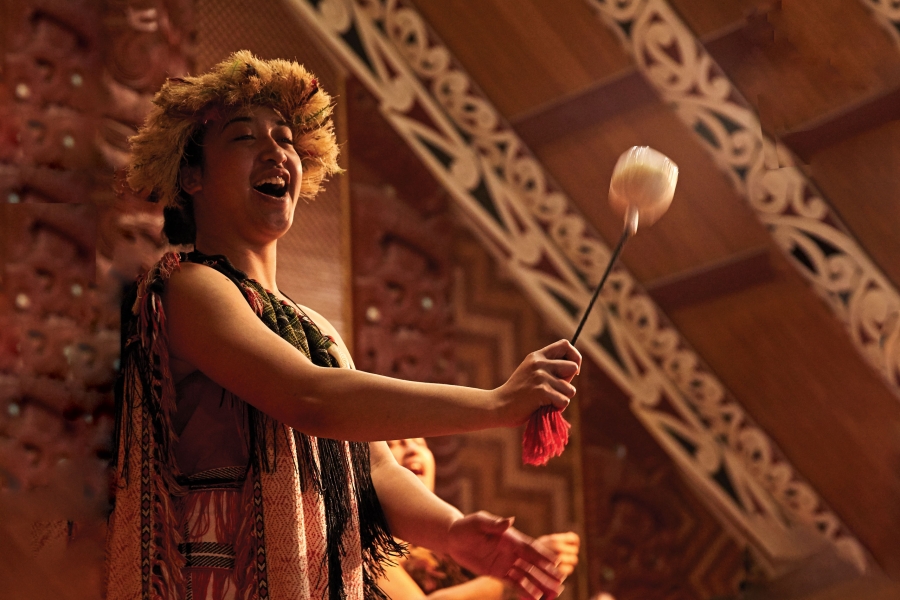 Maori people presenting their traditional art