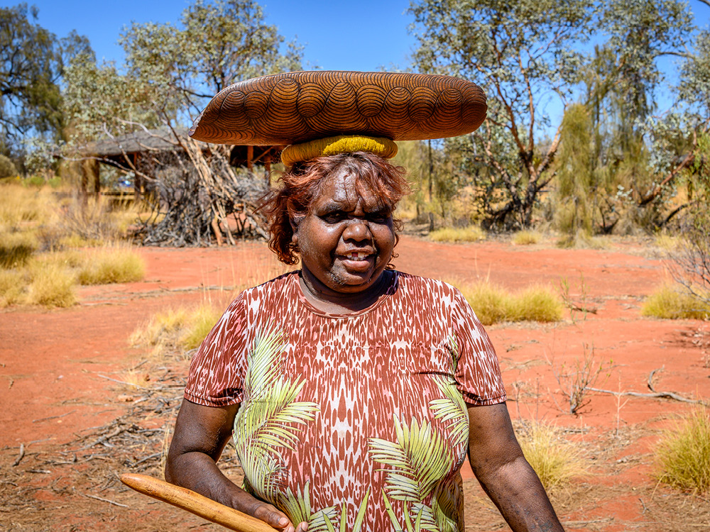 AATKINGS NT Maruku Arts Lady