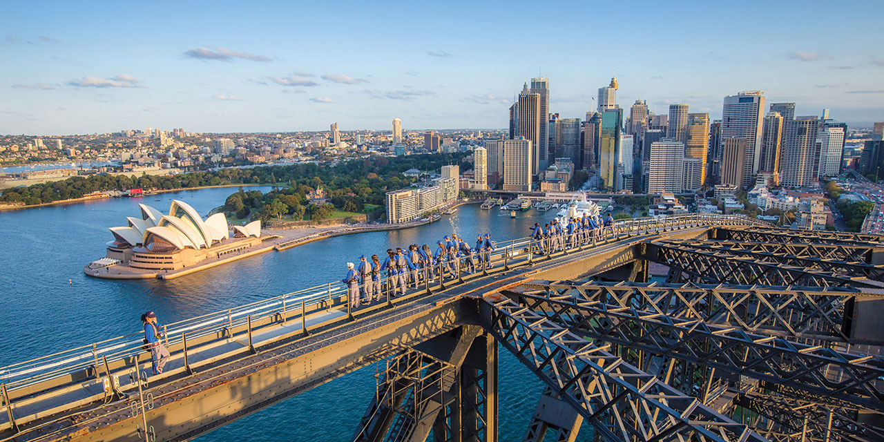 13 Day Guided Holiday Around Australia EU AAT Kings EU