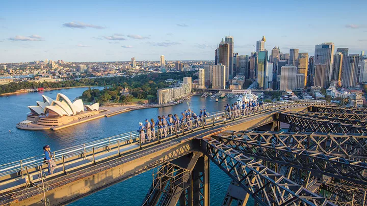 13 Day Guided Holiday Around Australia EU AAT Kings EU